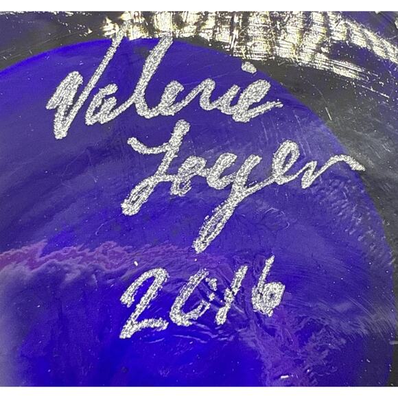 Studio Art Glass Cobalt Blue Glass Vase Etched Design 9” Signed Valerie Layer - Picture 6 of 6